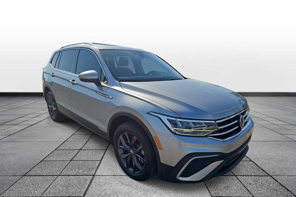 Used 2023 Volkswagen Tiguan SE FWD image 3