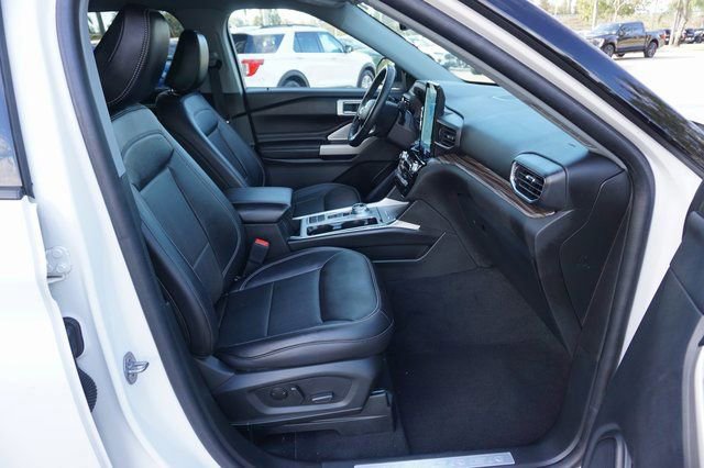 Certified 2022 Ford Explorer Limited w/ Limited Technology Package image 8