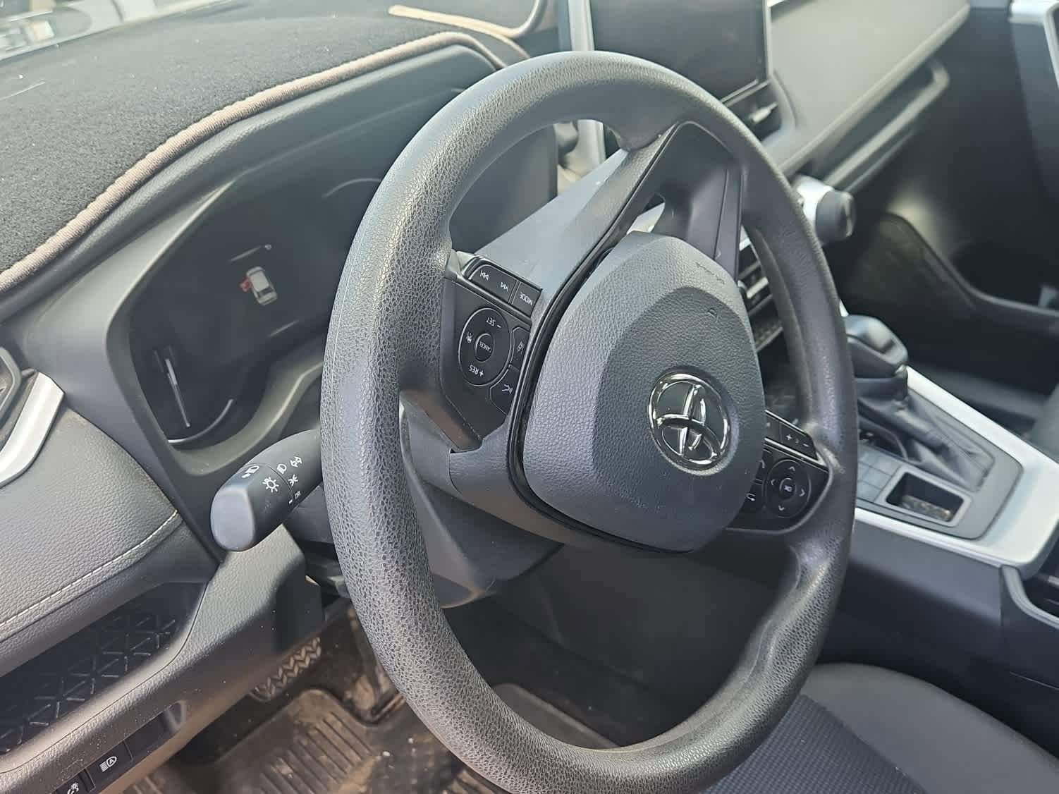 Used 2024 Toyota RAV4 LE AWD/4WD image 2