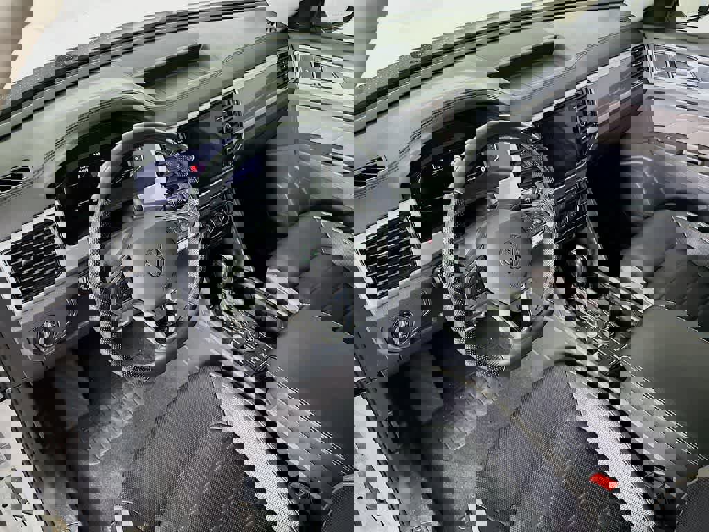 Used 2022 Volkswagen Atlas SEL Premium image 9