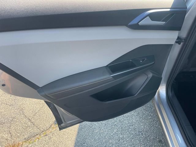 Used 2024 Volkswagen Taos SE image 20