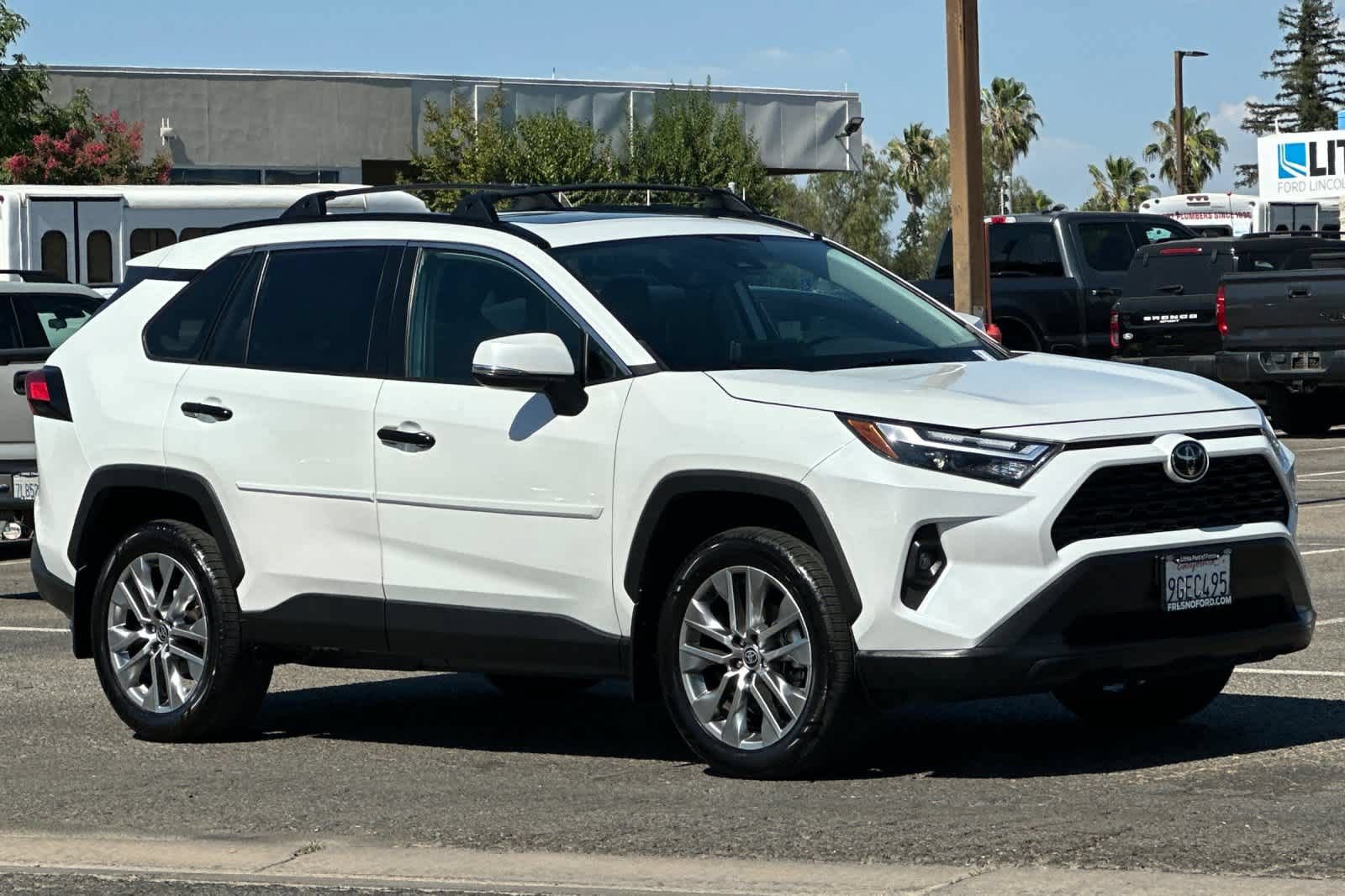 Used 2023 Toyota RAV4 XLE Premium FWD image 9