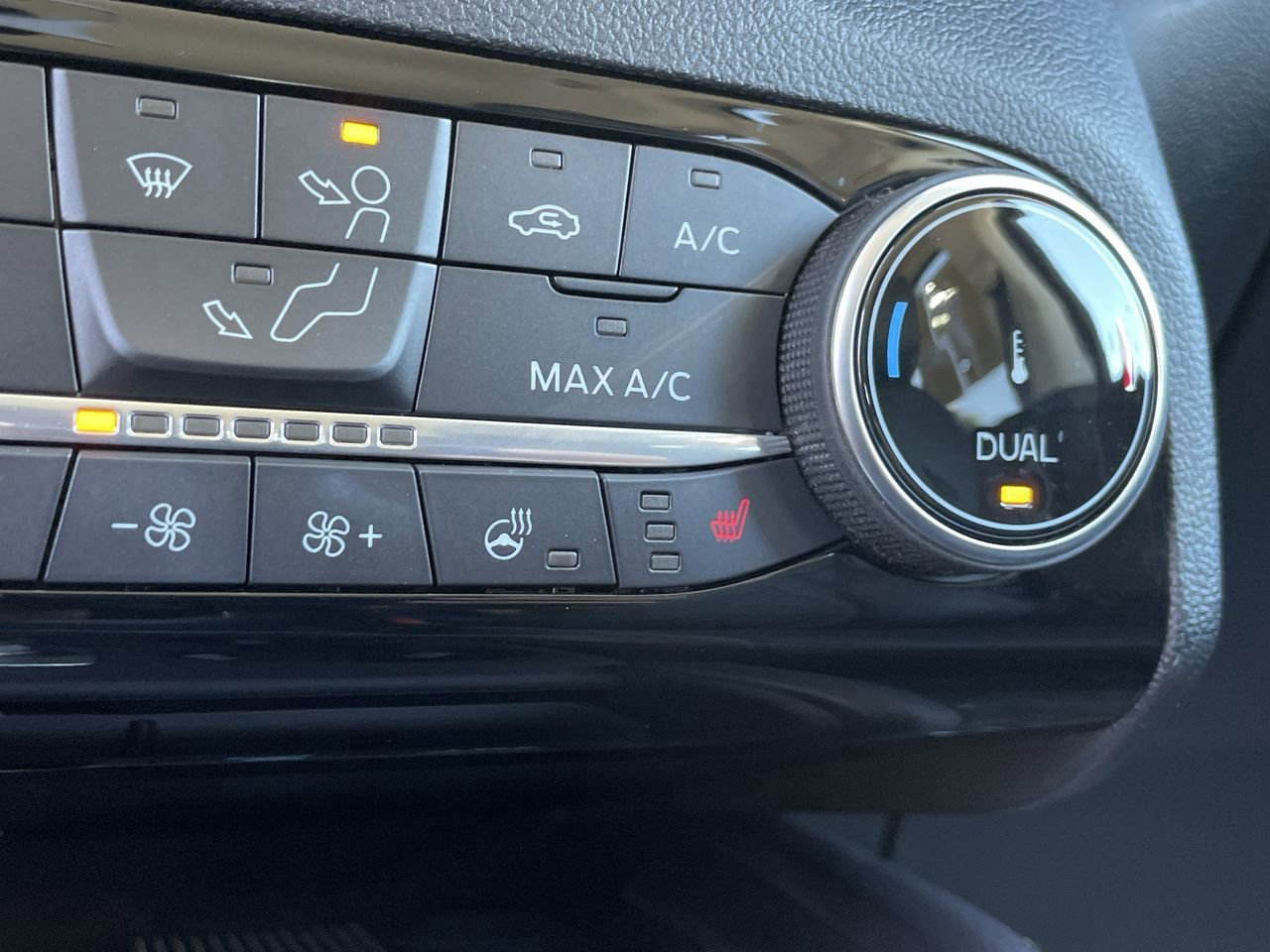 Certified 2022 Ford Escape Titanium image 24