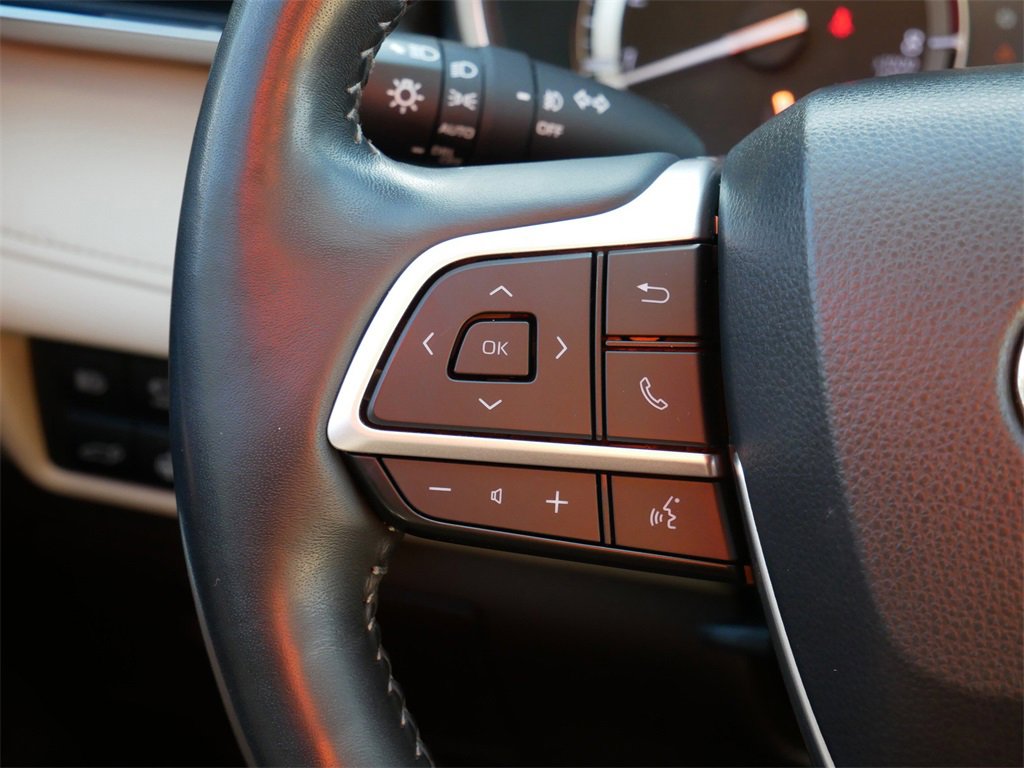 Used 2022 Toyota Highlander Limited image 18