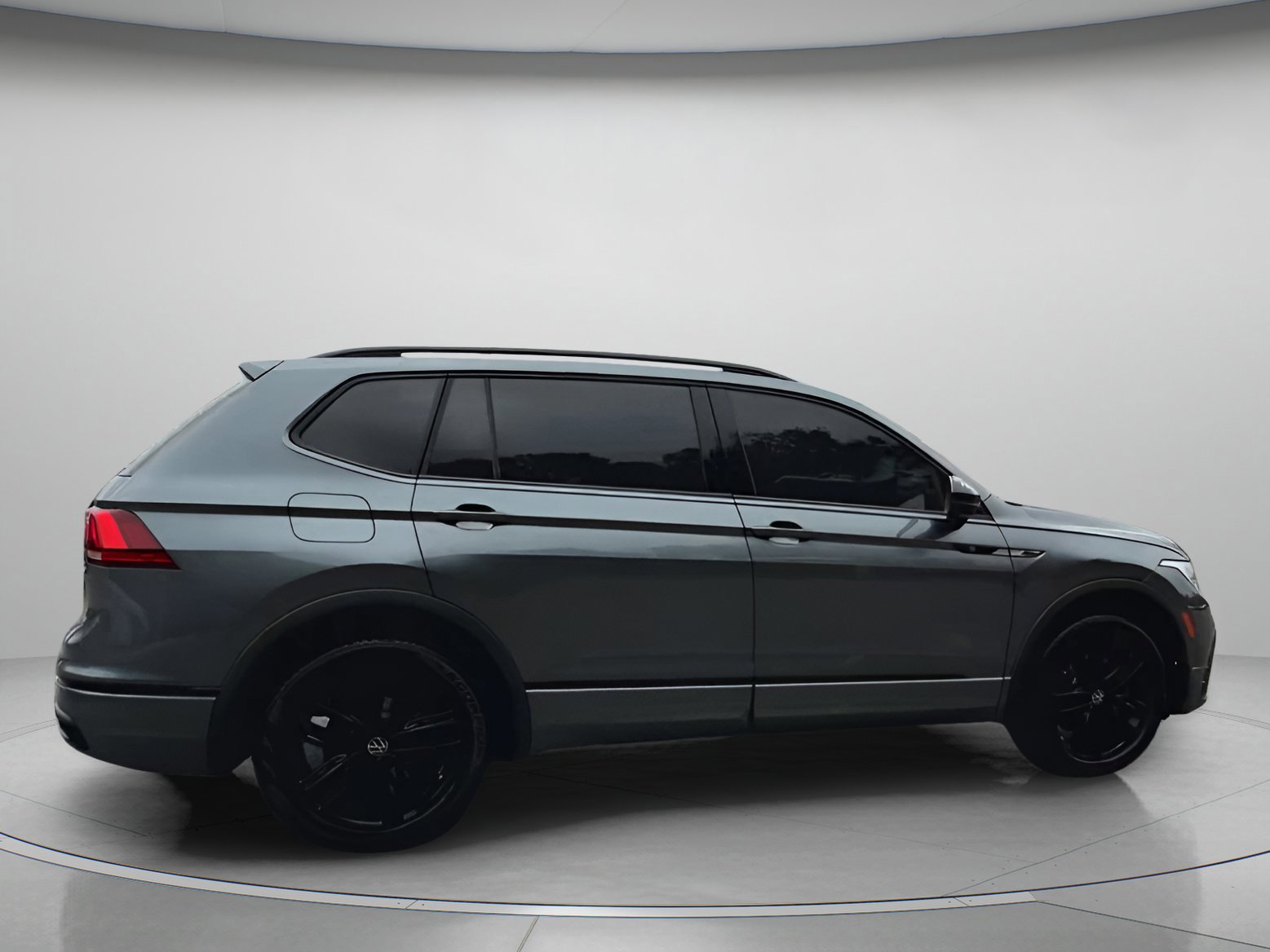 Used 2022 Volkswagen Tiguan SE R-Line image 35