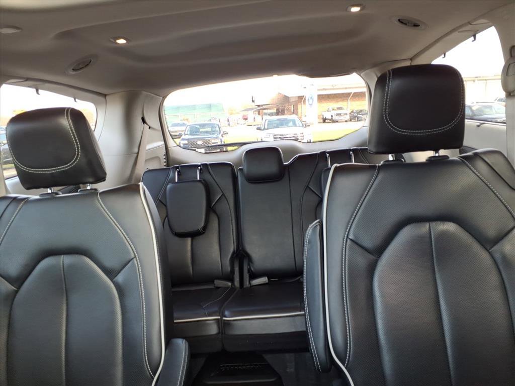 Used 2023 Chrysler Pacifica Limited FWD image 19