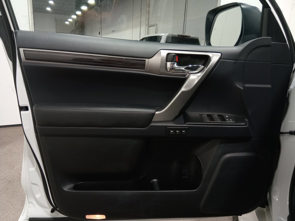 Used 2023 Lexus GX 460 Premium w/ Accessory Package AWD/4WD image 20