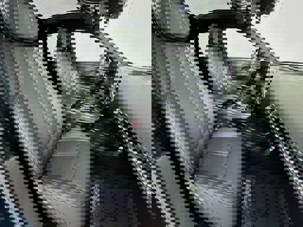 Used 2024 Cadillac Lyriq Luxury image 18