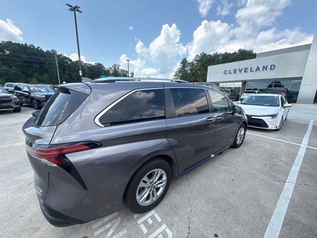 Used 2021 Toyota Sienna Limited FWD image 6