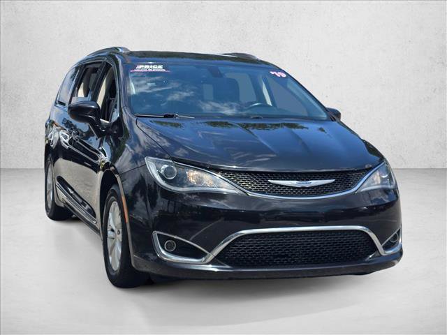 Used 2019 Chrysler Pacifica Touring-L FWD image 3