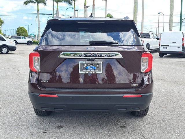 Certified 2022 Ford Explorer XLT image 3