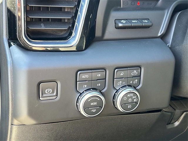 Used 2024 GMC Sierra 3500 Denali w/ Denali Reserve Package image 34