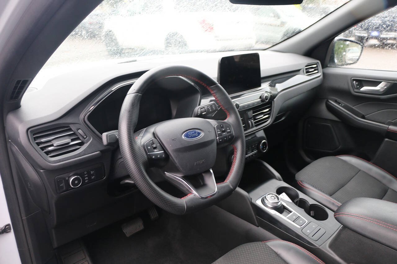 Certified 2025 Ford Escape ST-Line Select AWD/4WD image 26