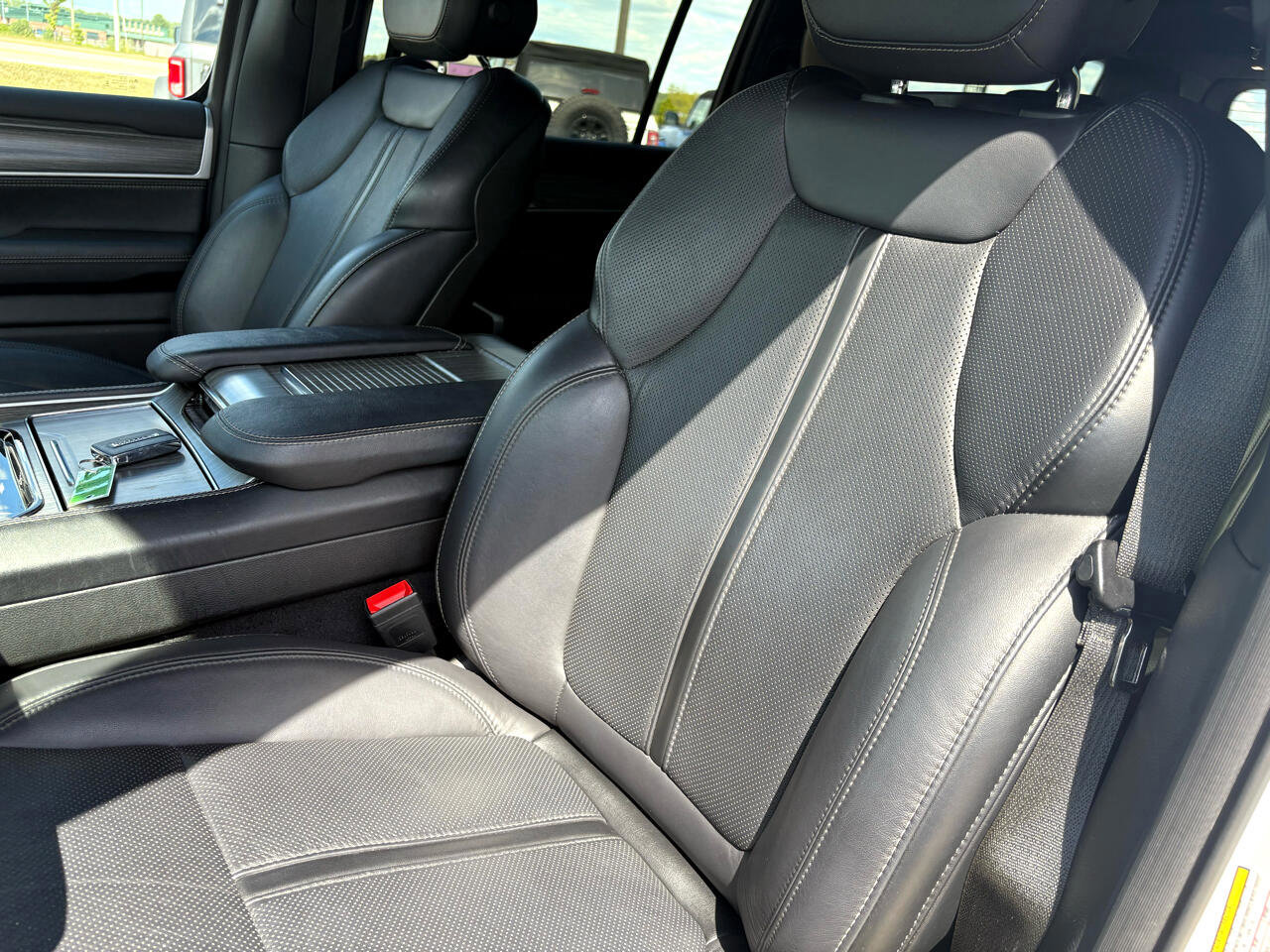 Used 2024 Jeep Wagoneer L Series II w/ Flexible Seating Group image 19