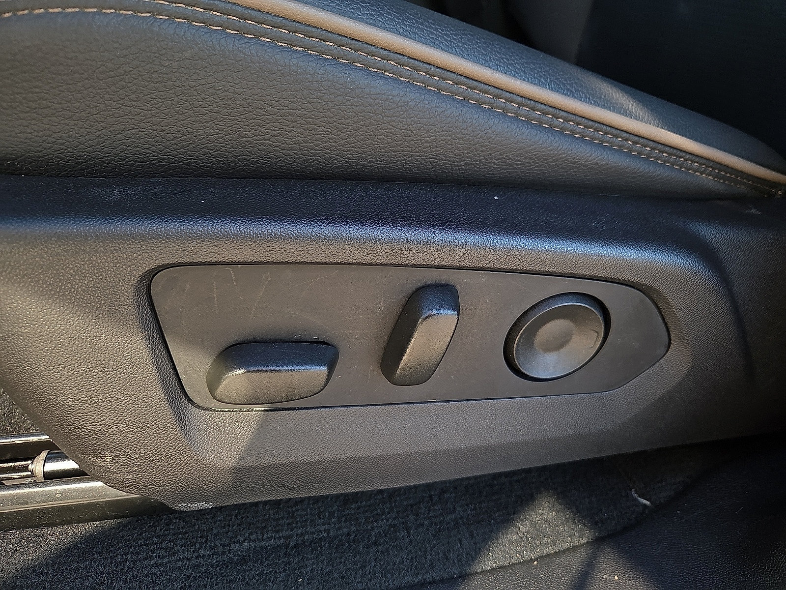 Used 2025 GMC Canyon Denali AWD/4WD image 15