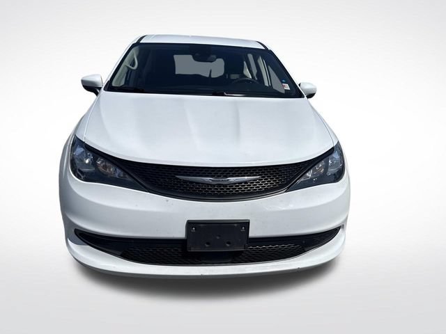 Used 2023 Chrysler Voyager LX FWD image 12