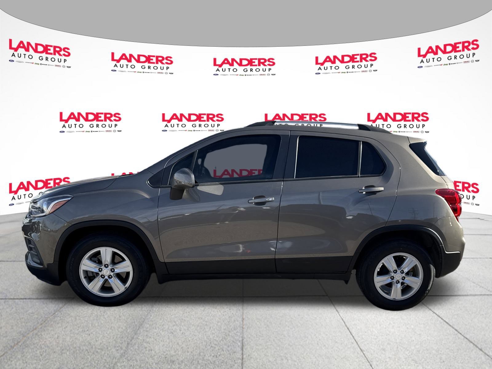 Used 2022 Chevrolet Trax LT w/ LT Convenience Package image 6
