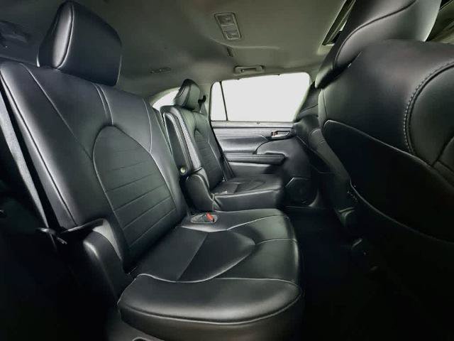 Used 2023 Toyota Highlander XLE FWD image 33