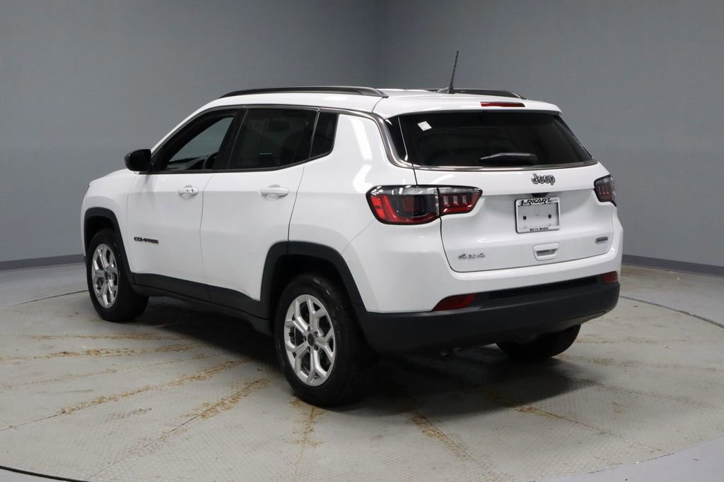 Used 2025 Jeep Compass Latitude image 3