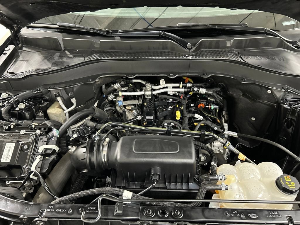 Certified 2023 Ford Explorer XLT w/ Equipment Group 202A AWD/4WD image 30