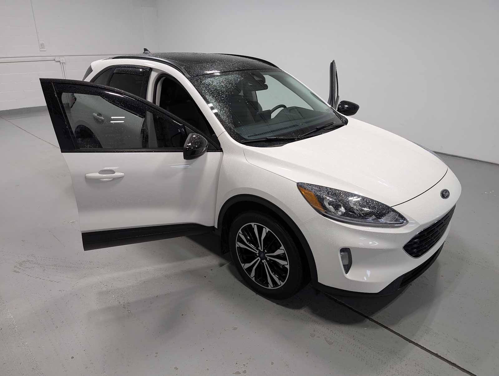 Certified 2021 Ford Escape SEL w/ SEL Stealth AWD Package image 16