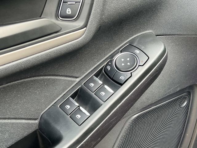 Certified 2022 Ford Escape SE w/ Cold Weather Package image 2