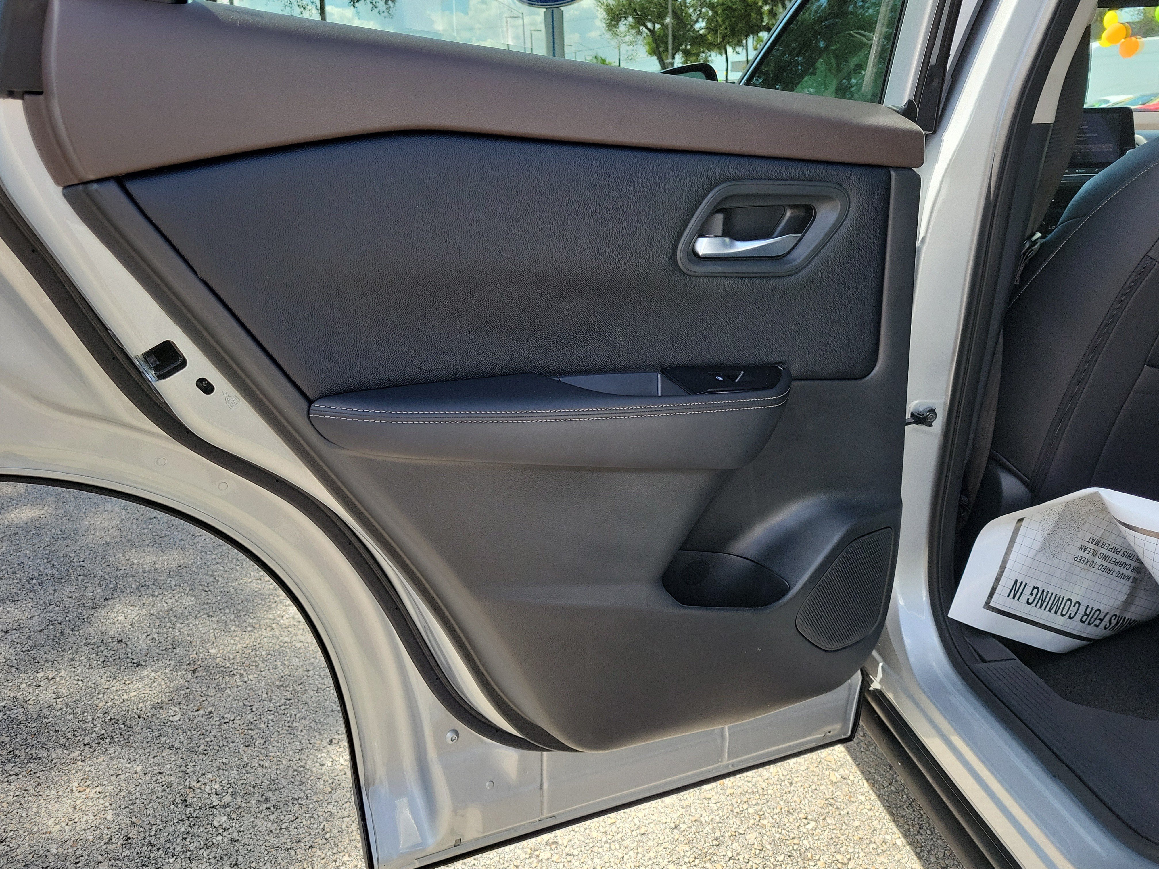 Used 2023 Nissan Rogue SV FWD image 11