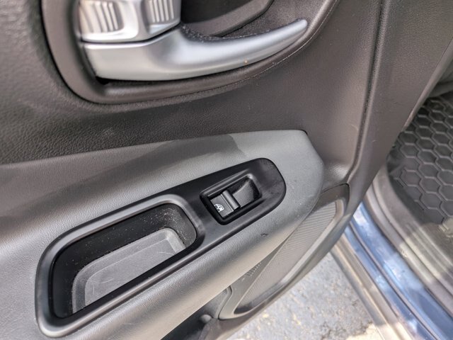 Used 2020 Jeep Renegade Altitude FWD image 27