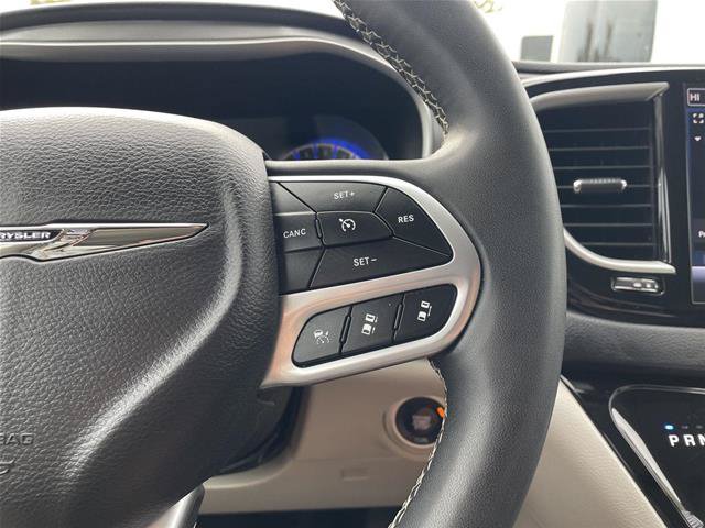 Used 2024 Chrysler Pacifica Touring-L FWD image 14