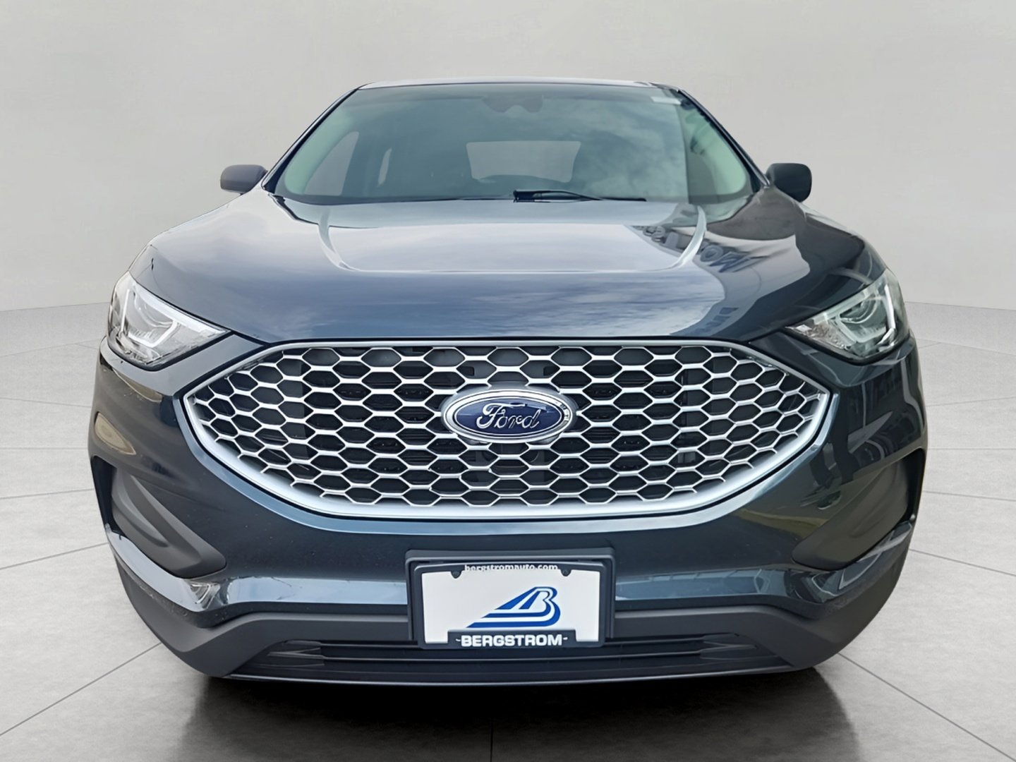 Certified 2023 Ford Edge SE image 4