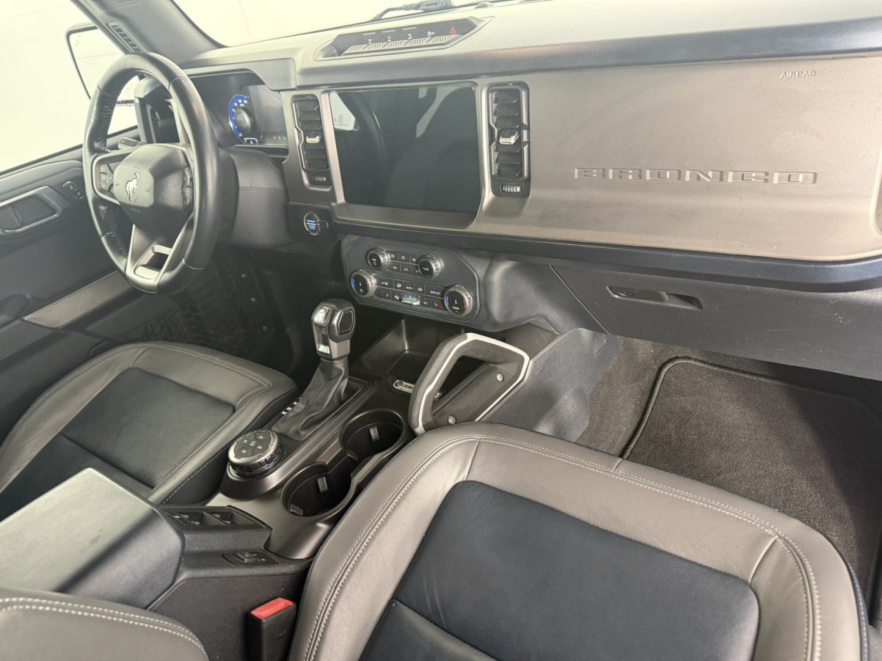Certified 2022 Ford Bronco Outer Banks w/ Sasquatch Package AWD/4WD image 11