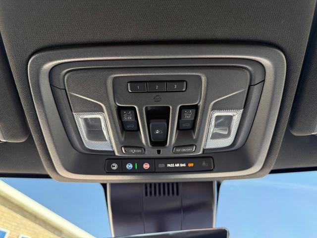 Used 2023 Chevrolet Silverado 1500 High Country w/ High Country Premium Package AWD/4WD image 21