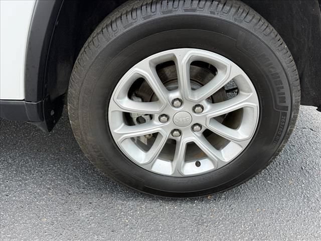 Used 2022 Jeep Grand Cherokee Laredo E RWD image 14