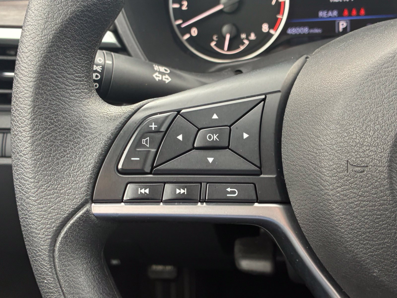 Used 2025 Nissan Altima 2.5 SV FWD image 23
