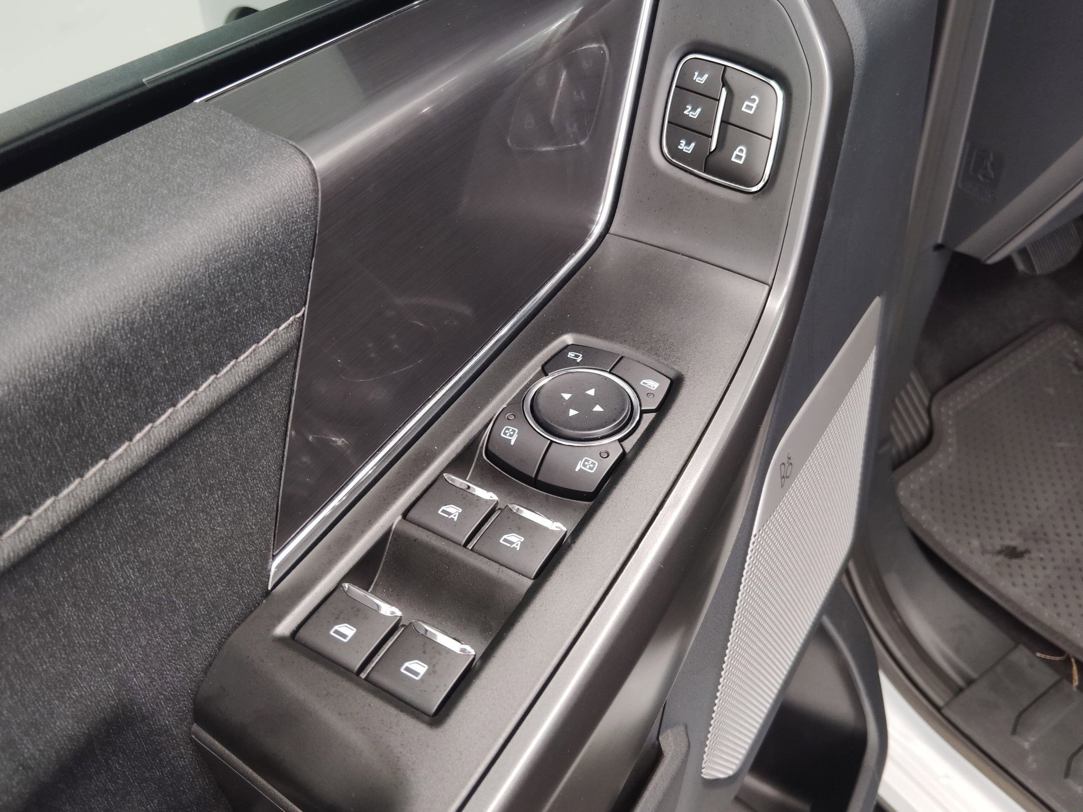 Certified 2025 Ford F150 Lariat w/ Equipment Group 501A Mid image 10