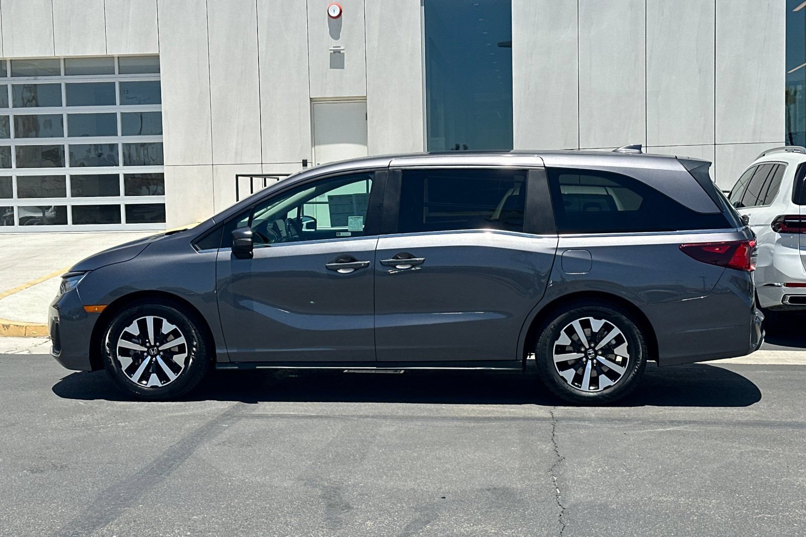 Used 2025 Honda Odyssey EX-L image 6