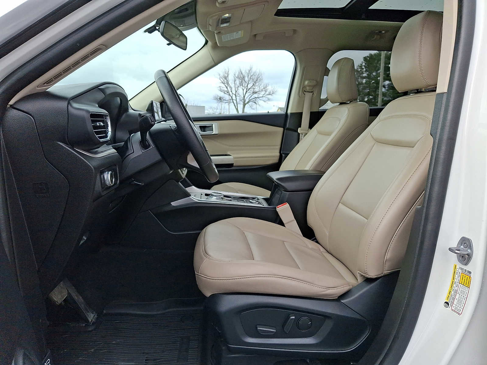 Certified 2023 Ford Explorer XLT w/ Equipment Group 202A image 15