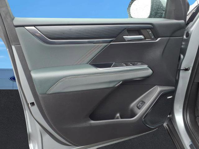 Used 2024 GMC Acadia AT4 w/ Luxury Package image 19