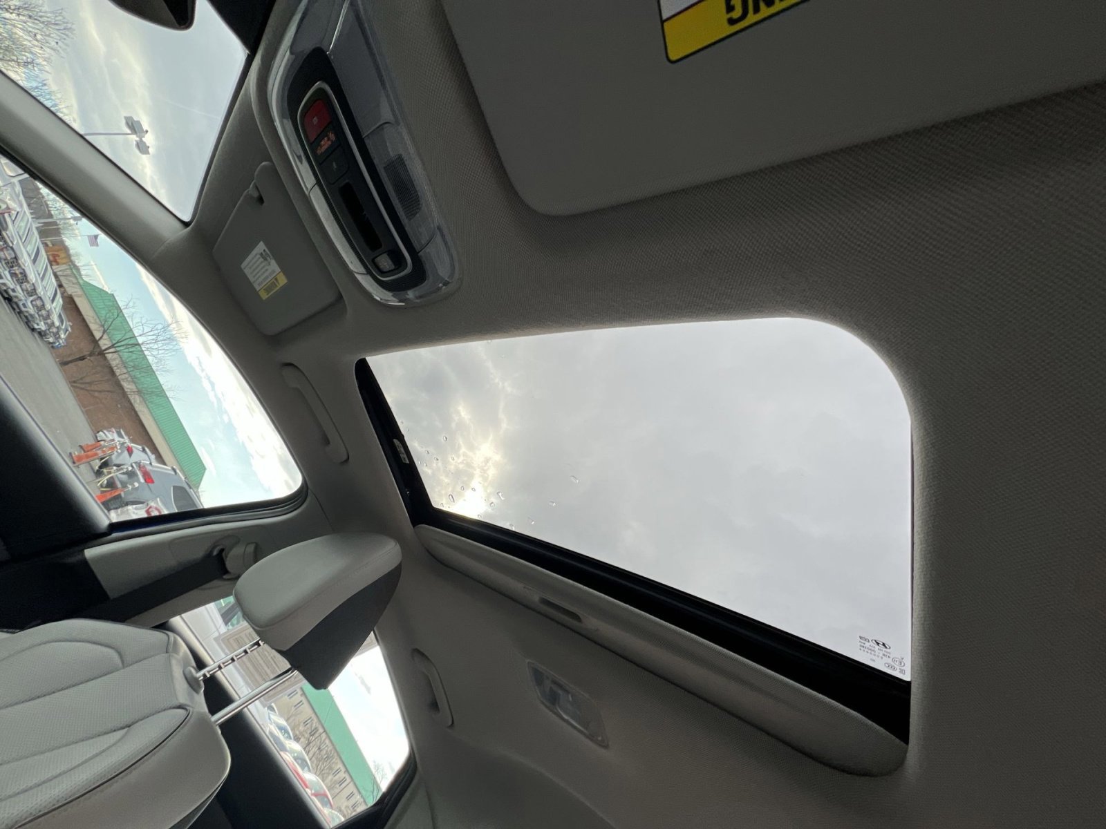 Used 2025 Hyundai Elantra Limited image 24