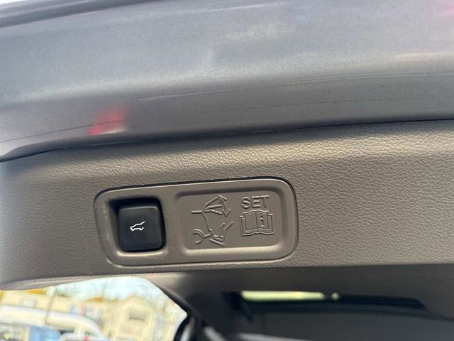 Certified 2020 Ford Expedition XLT w/ Equipment Group 202A image 6