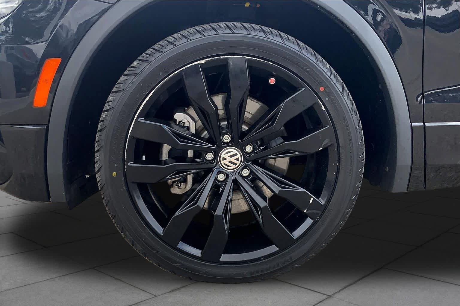Used 2021 Volkswagen Tiguan SE R-Line FWD image 11