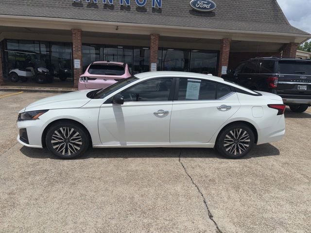 Used 2025 Nissan Altima 2.5 SV FWD image 2