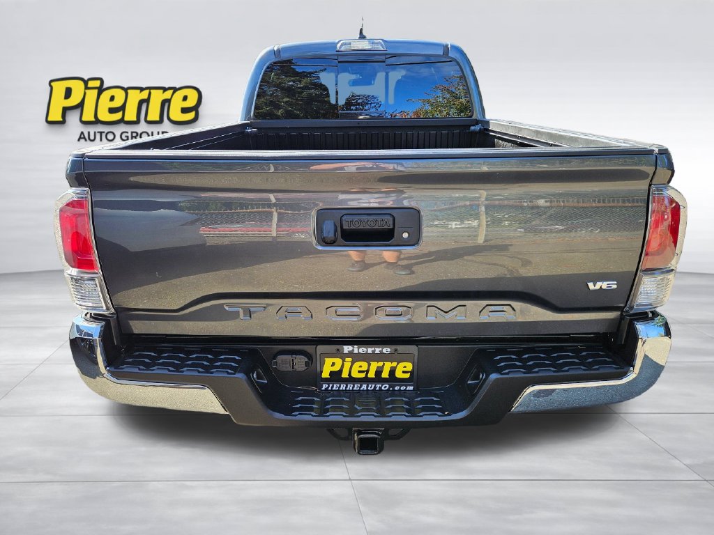 Used 2022 Toyota Tacoma TRD Off-Road AWD/4WD image 4