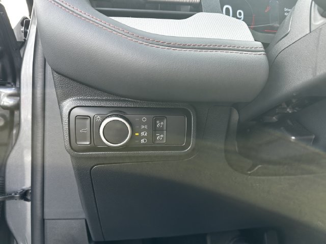 Certified 2025 Ford Explorer Active AWD/4WD image 28