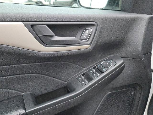 Certified 2022 Ford Escape SE w/ SE Sport Appearance Package image 18