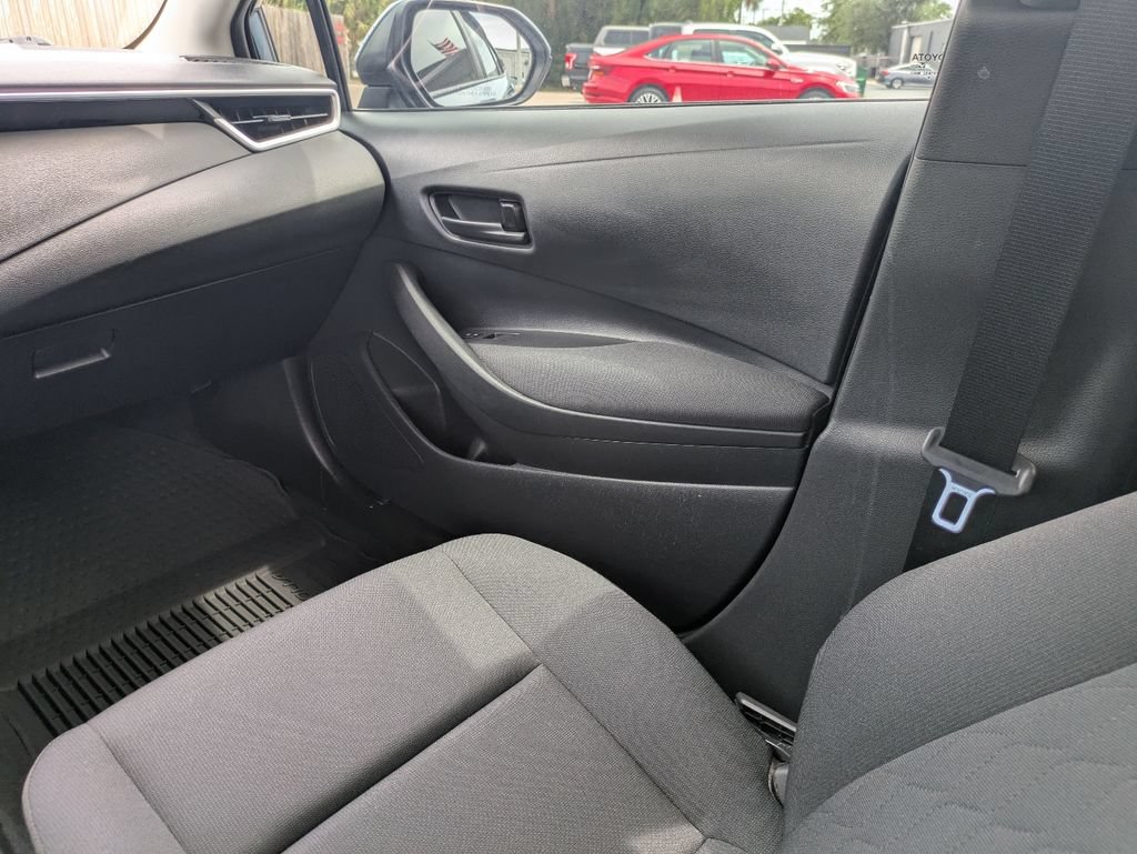 Used 2025 Toyota Corolla LE FWD image 17