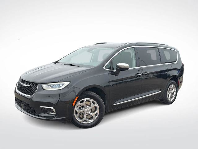 Used 2021 Chrysler Pacifica Limited w/ Uconnect Theater Family Group