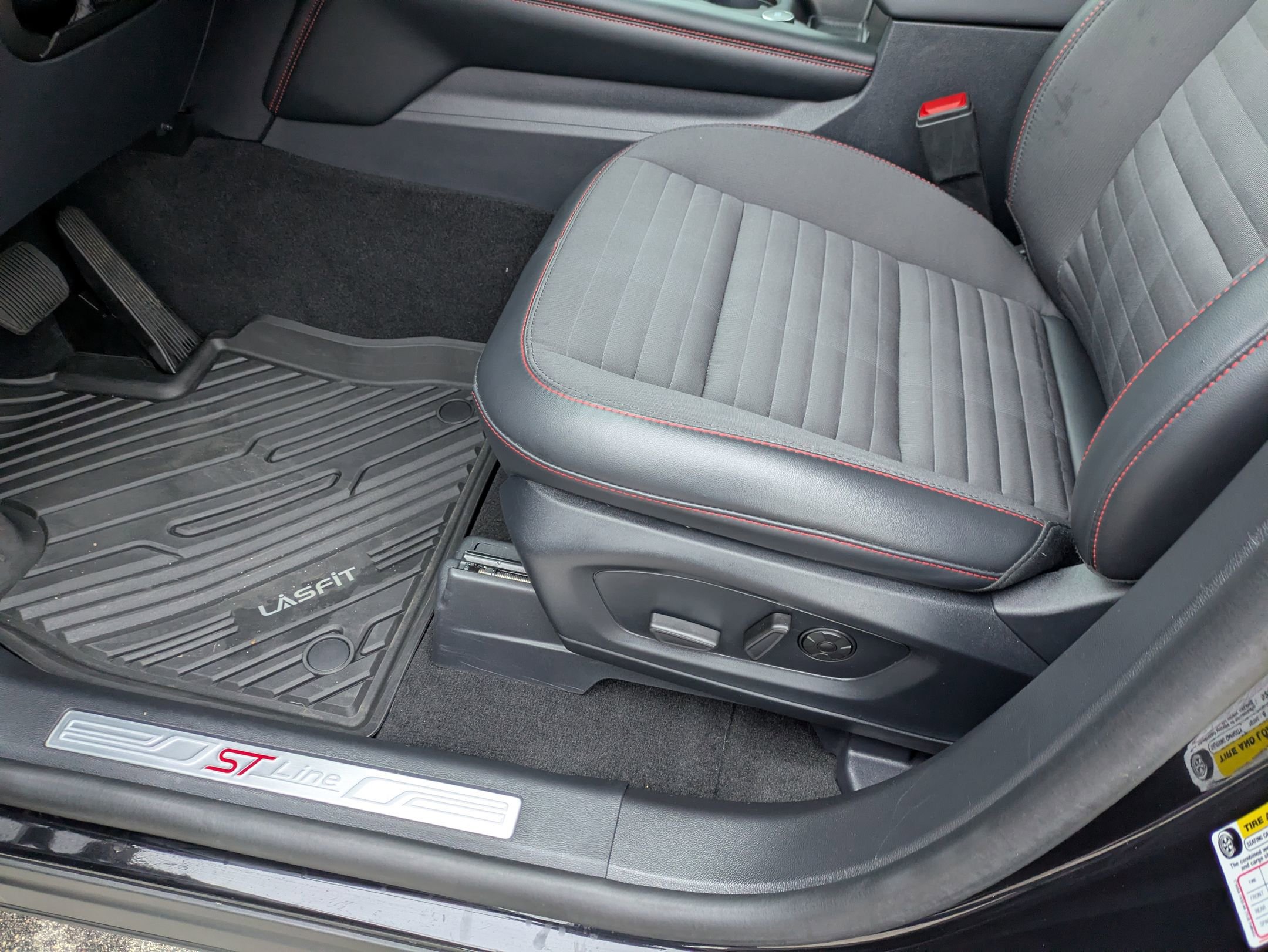 Certified 2025 Ford Explorer ST-Line w/ Premium Package image 13