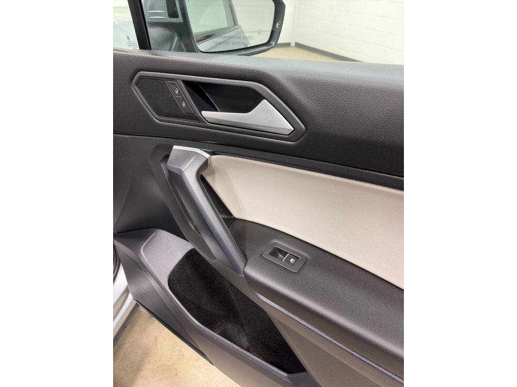 Used 2021 Volkswagen Tiguan SE AWD/4WD image 30