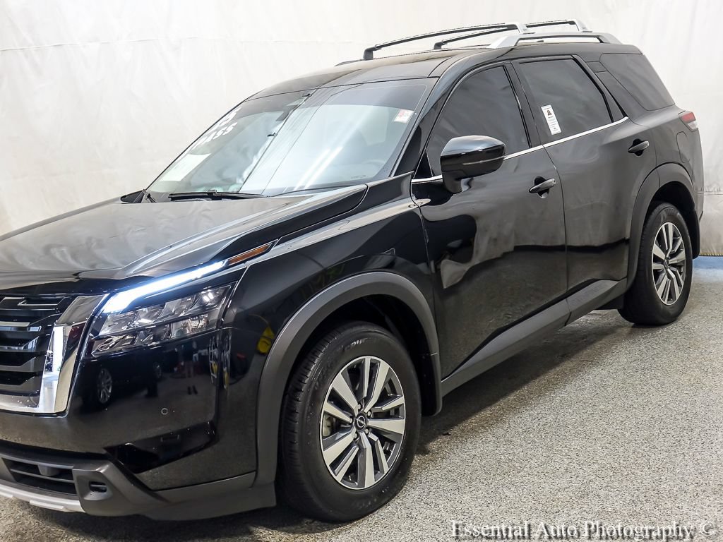 Used 2025 Nissan Pathfinder SL AWD/4WD image 4